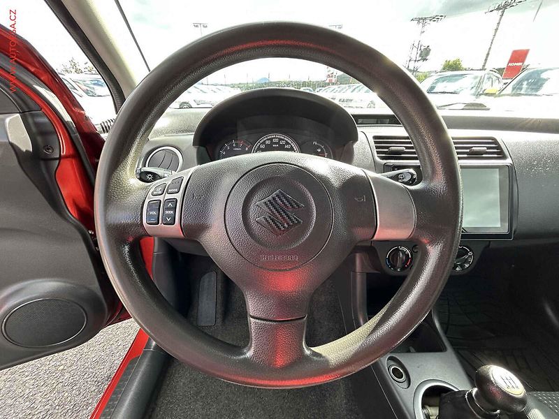 Suzuki Swift (2006) 1.4i 16v - fotka 12 z 17