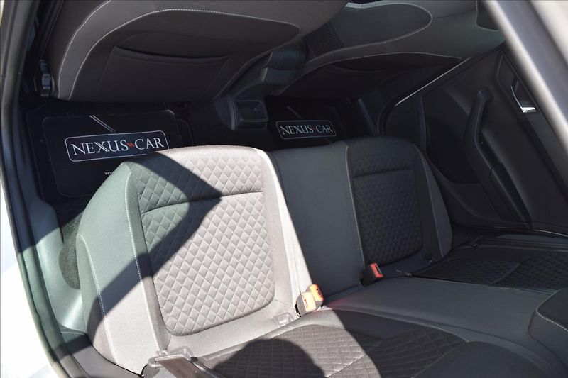 Škoda Fabia 1,2 TSI 66KW TOP VÝBAVA ALU - fotka 19 z 50