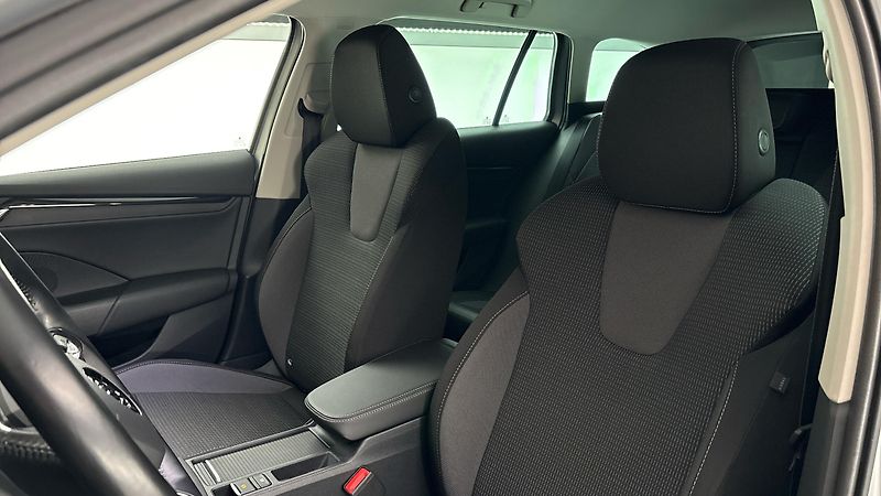 Škoda Octavia 2.0 TDI Ambition Combi - fotka 15 z 26