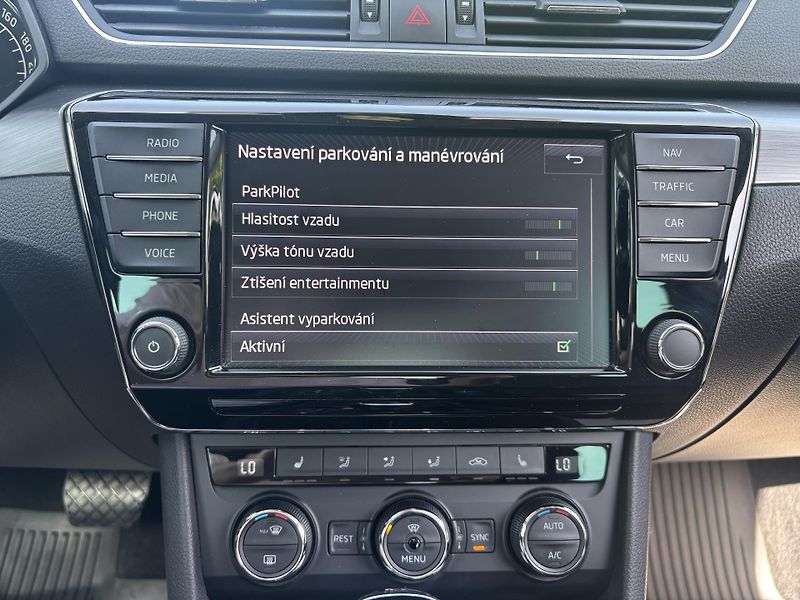 Škoda Superb (2016) 2.0 TSI 162kw Style REZERVACE - fotka 21 z 31