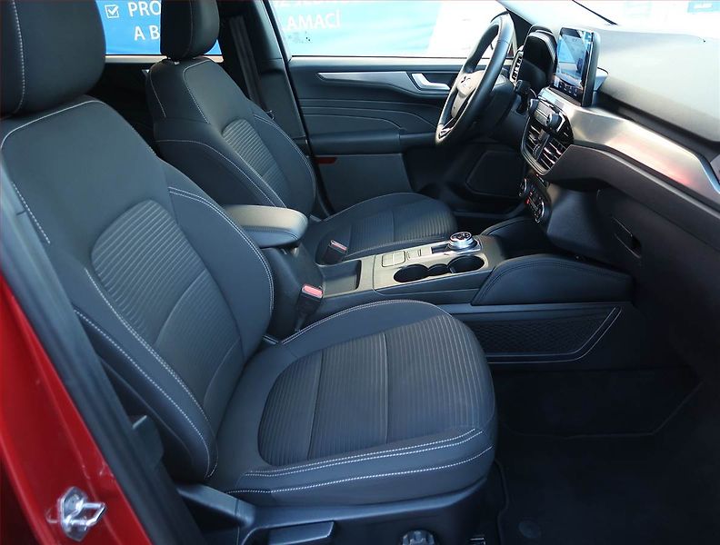 Ford Kuga (2022) Titanium 2.5 Plug-in Hybrid - fotka 9 z 23