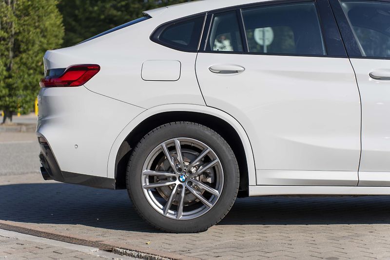 BMW X4 (2021) xDrive 20d M Sport paket, DPH - fotka 14 z 32