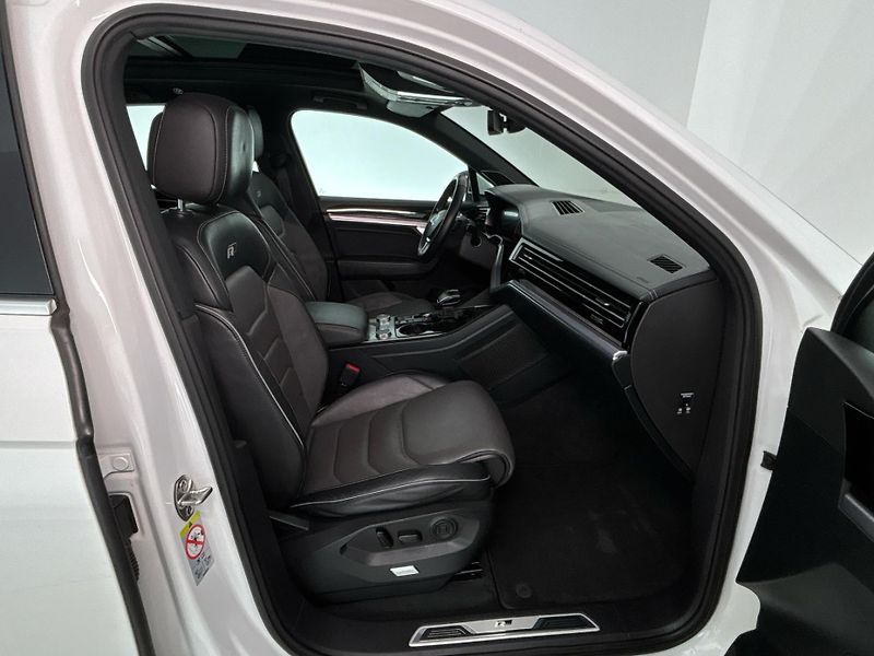 Volkswagen Touareg R-LINE - fotka 9 z 30