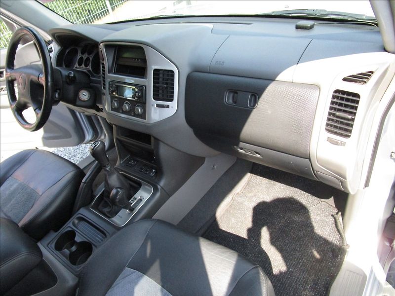 Mitsubishi Pajero 3.2 Di-D, 4x4, aut. klima, 7 m - fotka 18 z 54