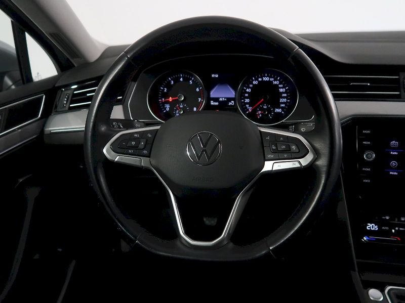 Volkswagen Passat (2022) BUSINESS 1.5TSI EVO 110KW - fotka 17 z 39