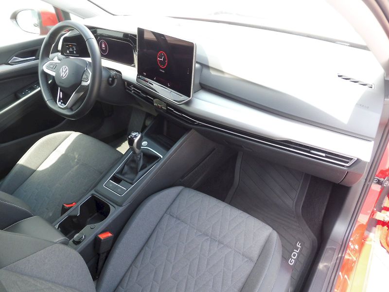 Volkswagen Golf (2025) People 1,5 TSI 85kW - fotka 8 z 26