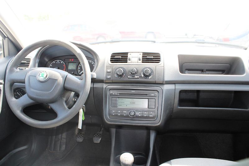 Škoda Fabia (2010) REZERVACE - fotka 15 z 16