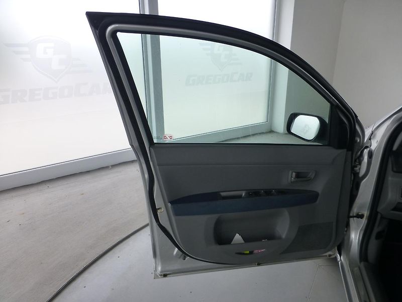 Mazda 2 (2004) 1,4i 59KW*KLIMA**ALU KOLA - fotka 9 z 24