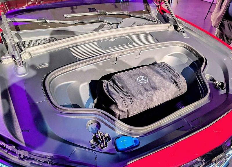 Nový Mercedes-Benz GLC s technologií EQ se bude nabízet souběžně s původní verzí se spalovacími motory.