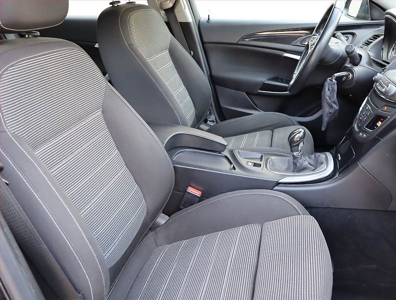 Opel Insignia (2014) 2.0 CDTI, Xenony, Tempomat - fotka 9 z 18