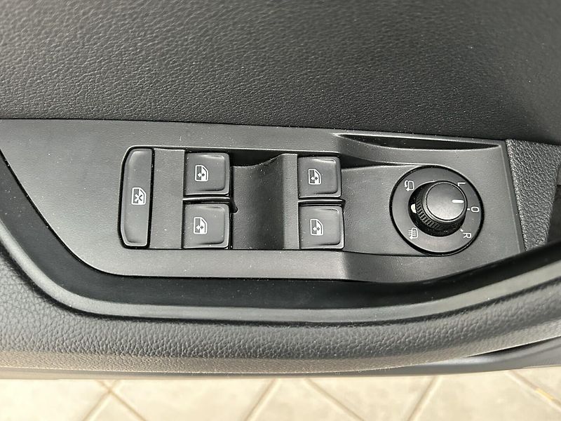 Škoda Superb 2.0 TDI Ambition - fotka 18 z 27