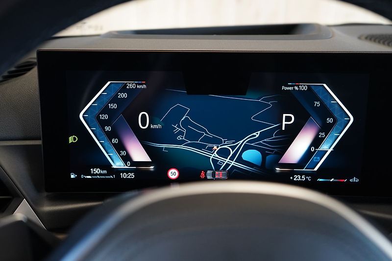 BMW Řada 3 330d xDrive Touring, Pano, HUD - fotka 24 z 42