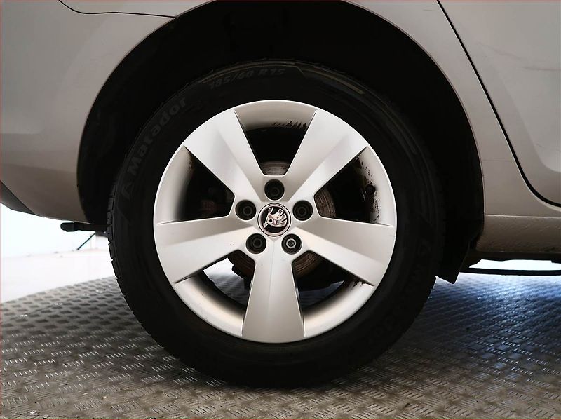 Škoda Rapid (2017) Spaceback 1.0 TSI, Tempomat - fotka 14 z 16