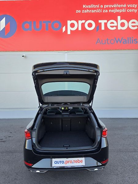 Seat Leon 2.0TDI DSG FR-Line Matrix DPH - fotka 27 z 27