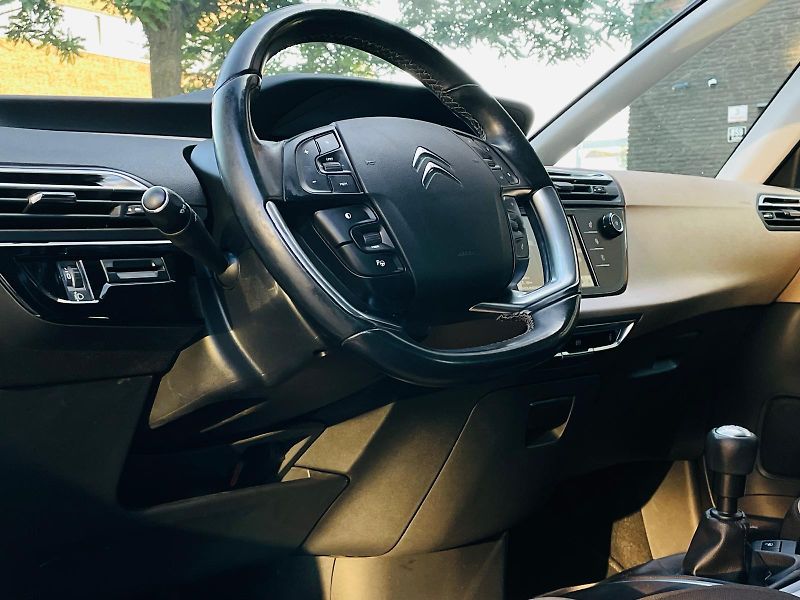 Citroën Grand C4 Picasso 2.0HDi MANUÁL KAMERA TAŽNÉ - fotka 25 z 48