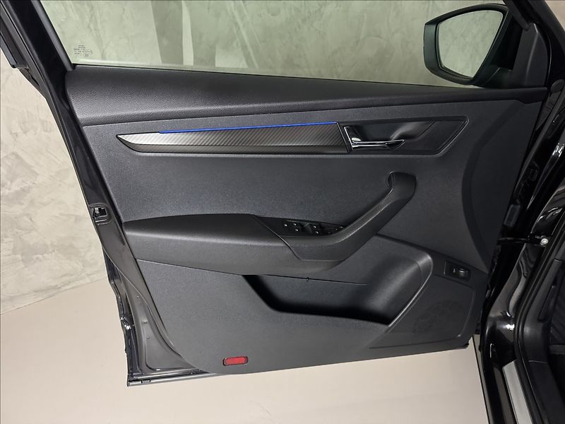 Škoda Karoq 1,5 TSi  DSG Sportline Kessy L - fotka 21 z 49