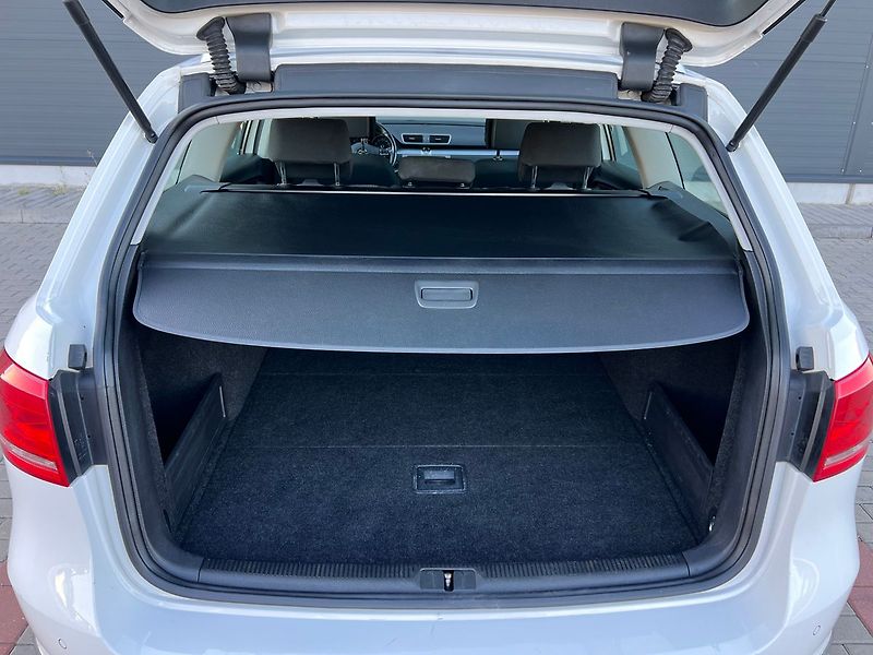 Volkswagen Passat TDI-ALU-NAVI-PLNÝ SERVIS - fotka 41 z 45