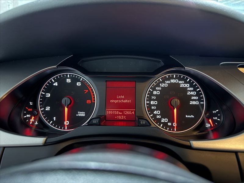 Audi A4 1,8   TFSI B8 BI-XENON ALU R18 - fotka 10 z 33