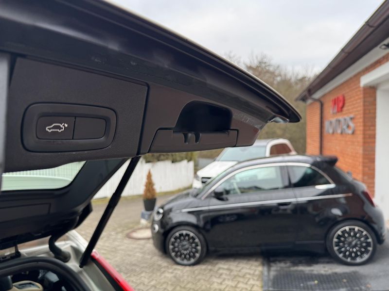 Volvo XC60 XC60-D5-173KW-AWD-ČR - fotka 26 z 28