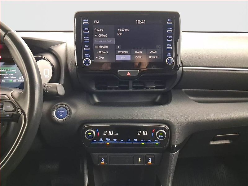 Toyota Yaris (2020) Kůže, Tempomat, Park. senzory, - fotka 12 z 19