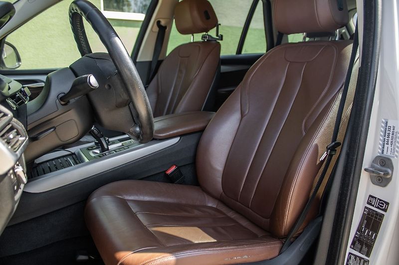 BMW X5 xDrive 30d - fotka 11 z 21