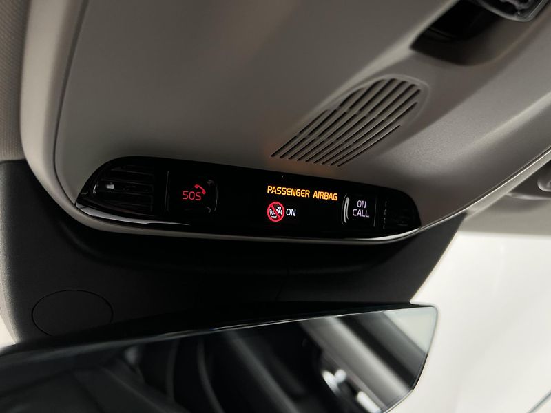 Volvo V90 CC D5 AWD PRO AUT - fotka 38 z 41