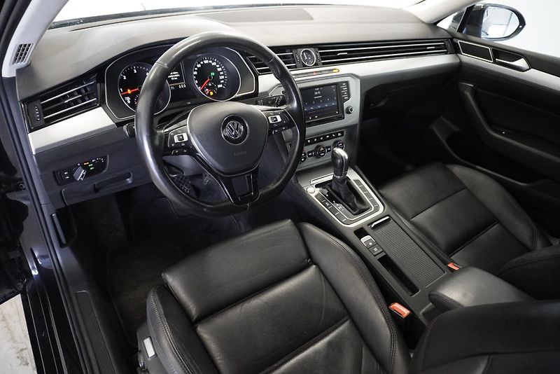 Volkswagen Passat 2.0TDi HIGHLINE DSG - fotka 17 z 42