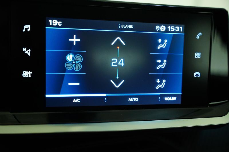 Peugeot 2008 - fotka 18 z 24