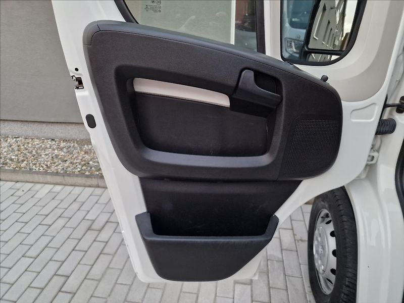Citroën Jumper 2.2HDi L2H2 103kW,6míst,1.Maj - fotka 29 z 41
