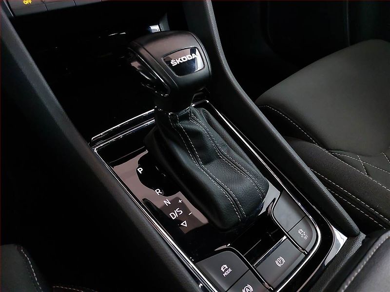 Škoda Karoq (2023) Sportline 1.5 TSI - fotka 11 z 21