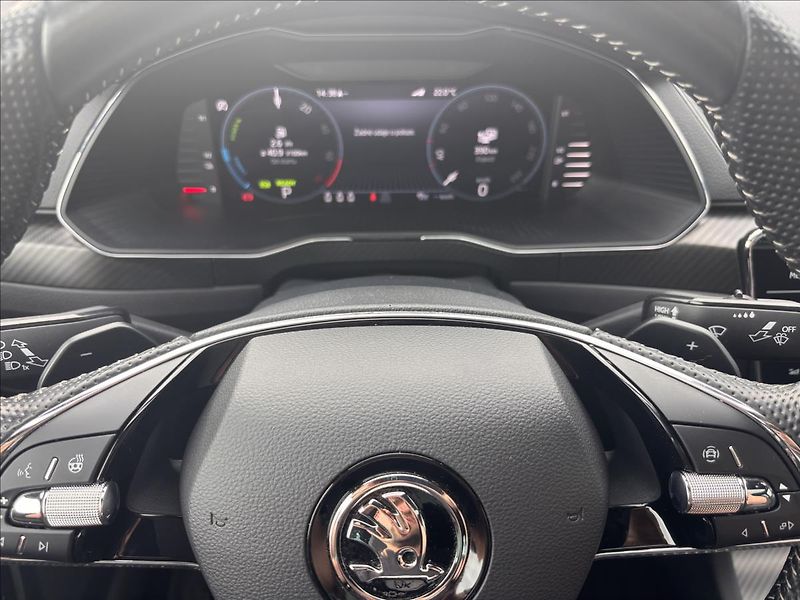 Škoda Superb 1,4 160kW iV Sportline DSG - fotka 24 z 32