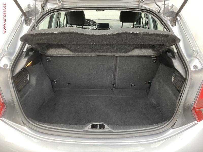 Peugeot 208 (2019) 1.2PT, Allure, navi - fotka 7 z 15