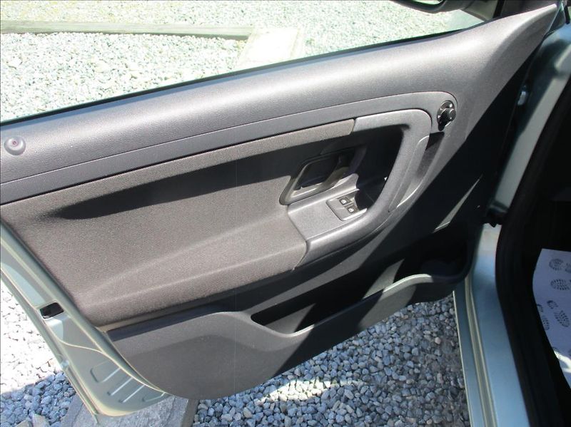 Škoda Fabia 1,2 TSI, klima, serv. kniha, - fotka 18 z 36