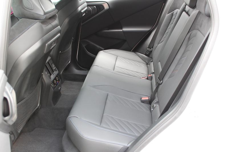 BMW X3 xDrive20d - fotka 10 z 26