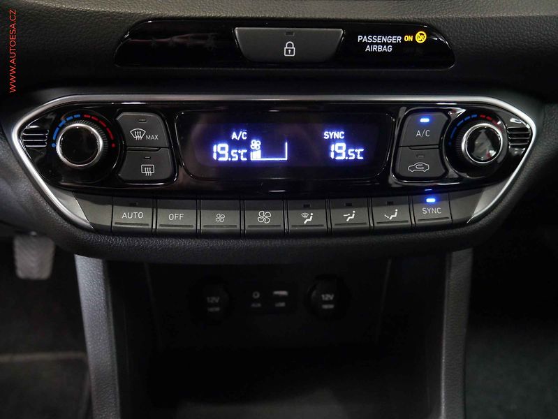 Hyundai i30 (2020) 1.6 CRDi, ČR, Style, navi - fotka 12 z 19