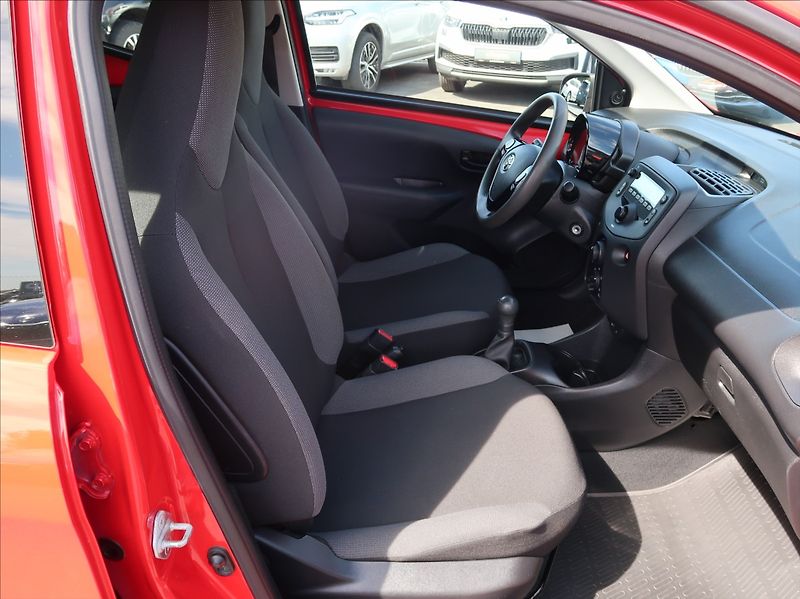 Toyota Aygo 1,0 i,NovéČR,klima,38tkm - fotka 13 z 21