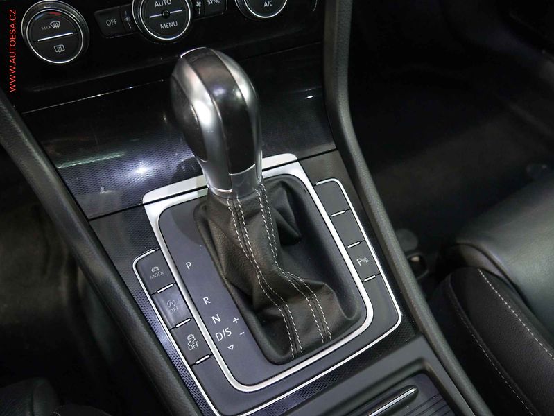 Volkswagen Golf (2016) 2.0TDi, GTD, DSG, bixenon - fotka 17 z 21