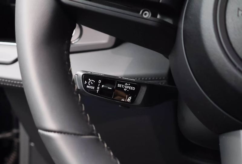 Porsche Cayenne Electric HuD Pano 360 HD-Matri - fotka 15 z 27