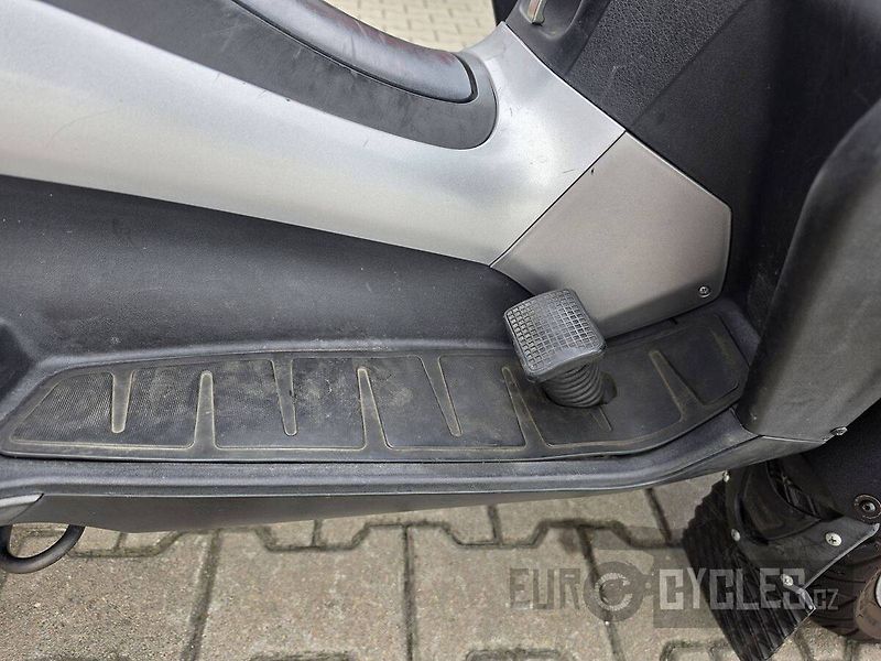 Piaggio MP3 250 LT (2009) - fotka 16 z 20