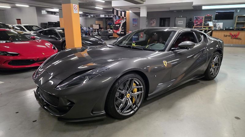 Ferrari 812 (2020) 2roky ZÁRUKA plný SERVIS - fotka 8 z 15