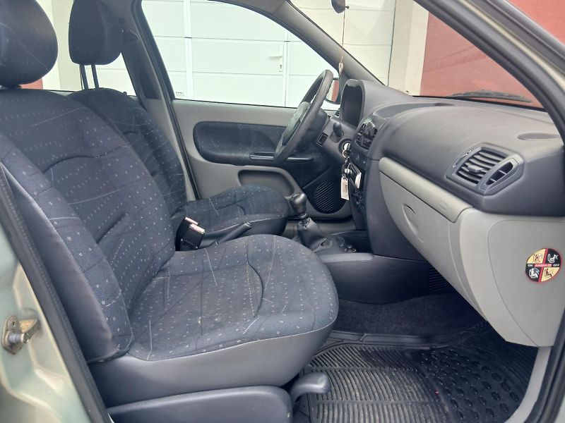 Renault Clio 1.2i ČR +sada kol - fotka 14 z 27
