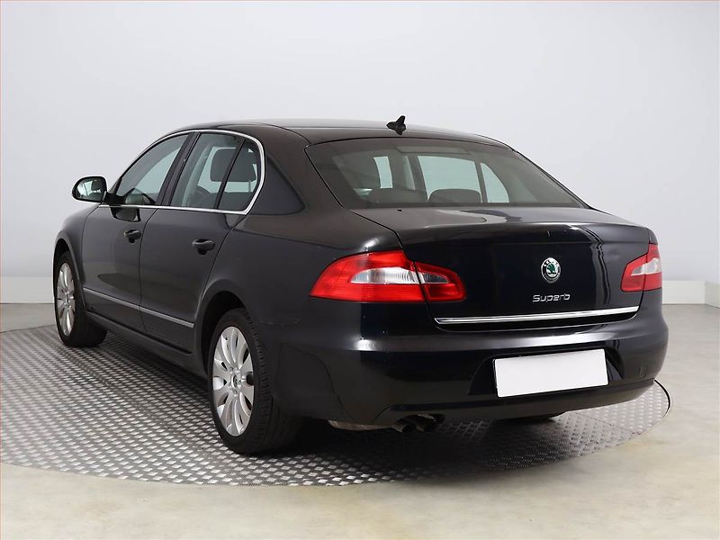 Škoda Superb (2011) Elegance 1.4 TSI, Navi, Xenony - fotka 4 z 23