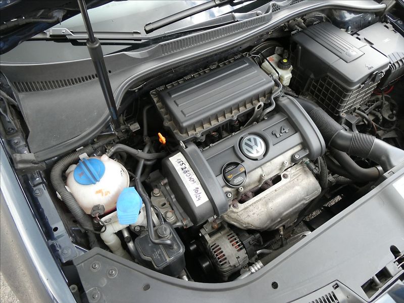 Volkswagen Golf 1,4 i16V serviska,ČR,2.majitel - fotka 36 z 49
