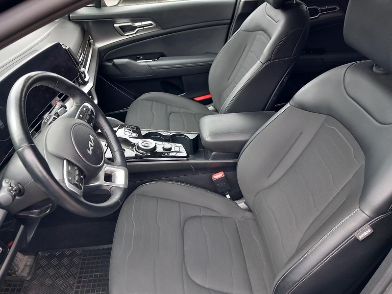 Kia Sportage (2024) 1,6 T-GDi GPF HEV 4x4 6AT TOP - fotka 6 z 7