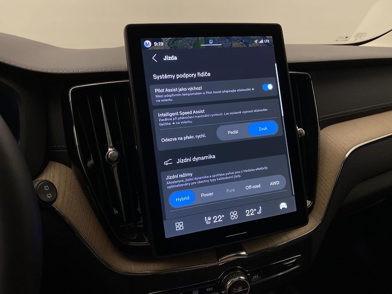 Volvo XC60 T8 AWD RECHARGE DARK ULTRA CZ - fotka 45 z 61