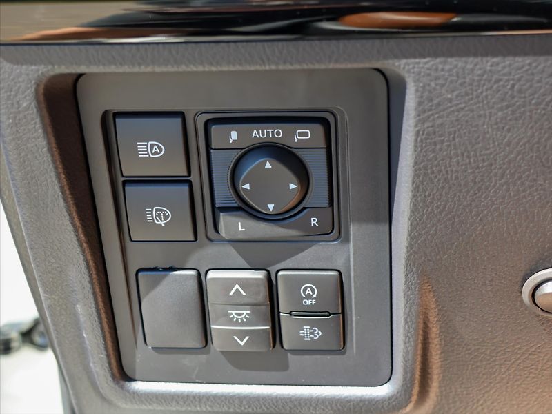 Toyota Land Cruiser 2,8 D-4D 150kW Executive CZ DP - fotka 17 z 39