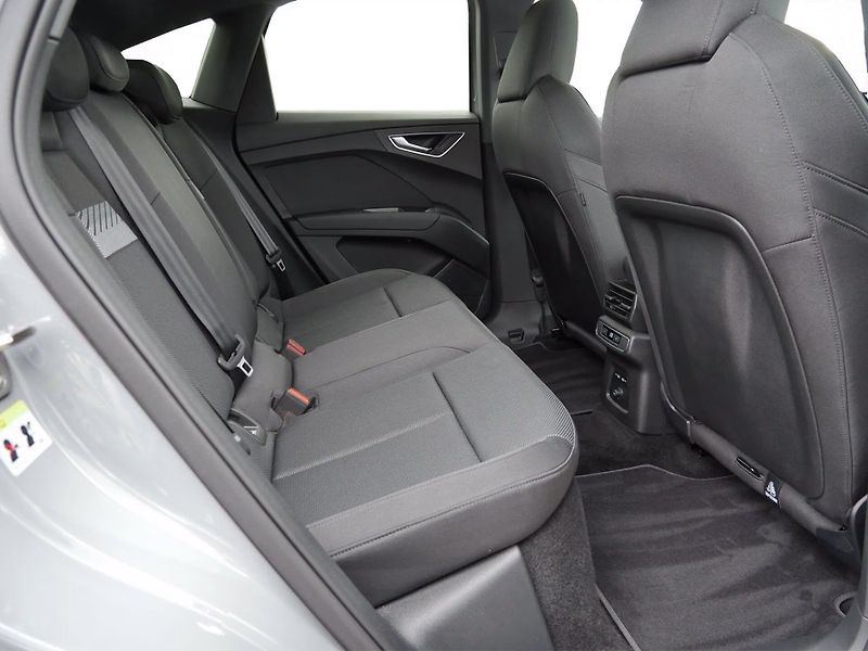 Audi Q4 e-tron 40 Sportback Keyless Asistence - fotka 9 z 18