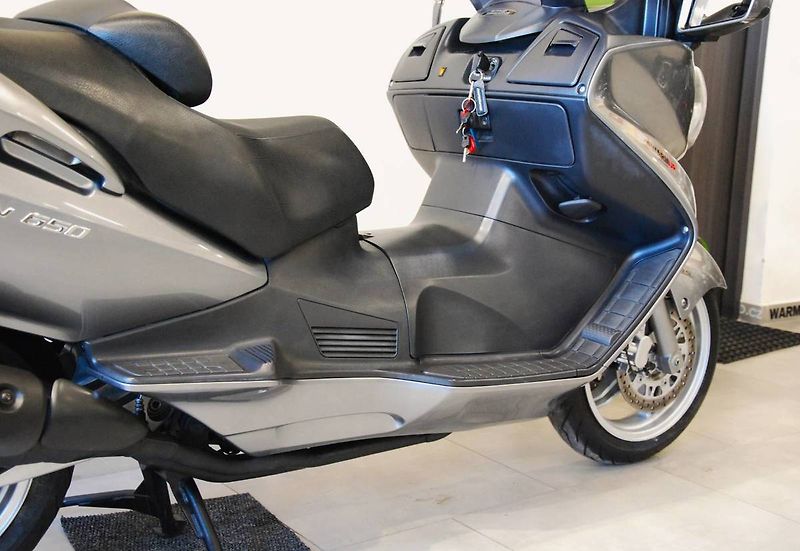 Suzuki Burgman 650 Executive (2007) - fotka 7 z 21