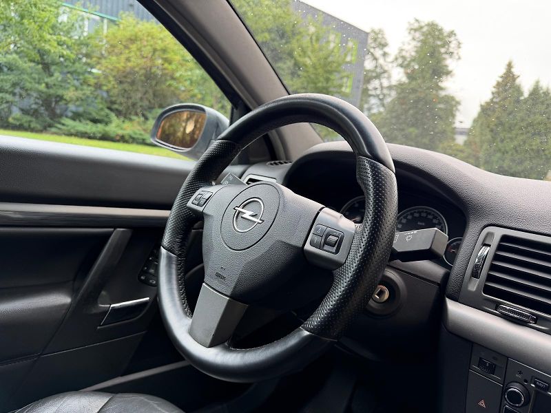 Opel Vectra 1,9 CDTi SW + sada pneumatik  - fotka 20 z 22