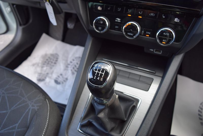Škoda Octavia (2018) 1.5TSI 110kw CLEVER TAŽN NAVI  - fotka 38 z 46